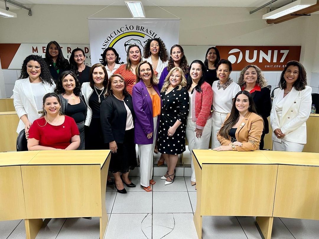 No momento, você está visualizando Ana Karmen Fontenele é a primeira Oficiala de Justiça a integrar a ABMCJ