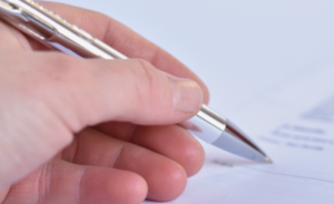 Leia mais sobre o artigo Voto em separado em PL visa manter número de cargos atuais do Oficialato de Justiça Goiano￼