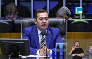 Leia mais sobre o artigo Deputado Federal expressa orgulho pelo Oficialato de Justiça na Câmara Federal