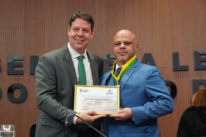 Leia mais sobre o artigo FESOJUS-BR parabeniza o vice-Presidente da Federação, e demais Oficiais e Oficialas de Justiça goianos, pelas merecidas homenagens concedidas pela Alego